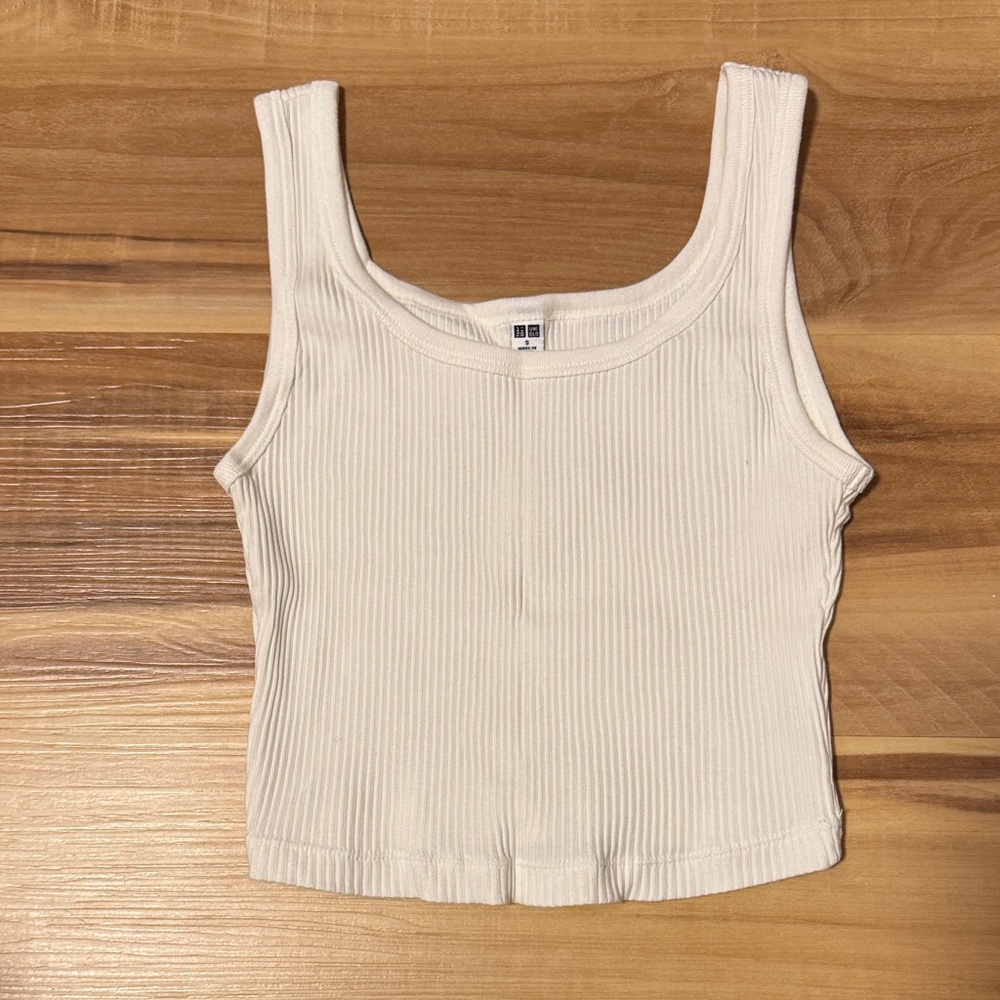 Women’s Uniqlo Off-White Ribbed Crop Tank Top